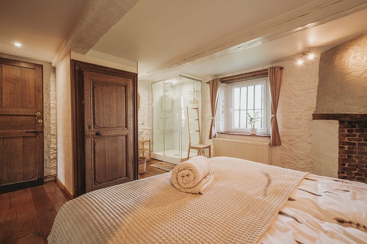 Chambre du gîte "Ferme du Ravet " à Froidchapelle