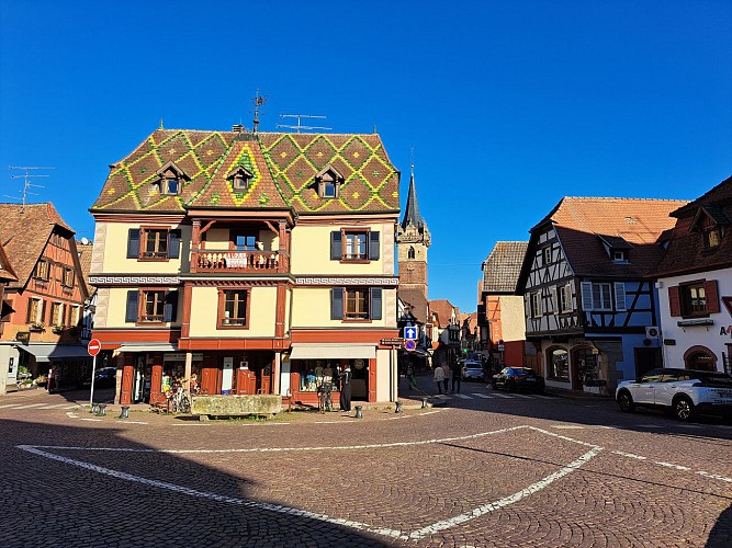 Centre touristique de Obernai avec la possibilité de se restaurer à de nombreux restaurants.