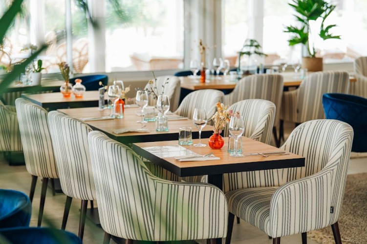 L' AUTHENTIQUE - RESTAURANT TRADITIONNEL / L' ARÔME - BAR À VINS ET COCKTAILS