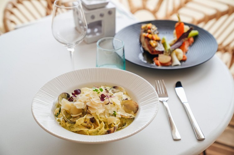 L' AUTHENTIQUE - RESTAURANT TRADITIONNEL / L' ARÔME - BAR À VINS ET COCKTAILS