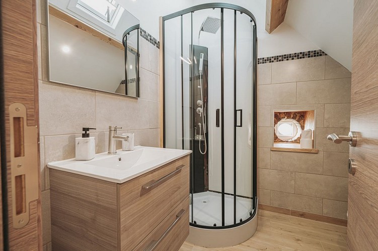 Salle de bain du gîte Le Temps d'un Souffle à Sivry-Rance