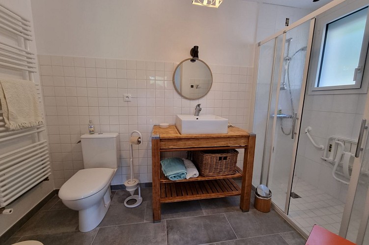 terrasses-chantarel-salle-deau-soleil-levant