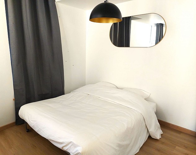 lit BZ dans salon la Cigogne