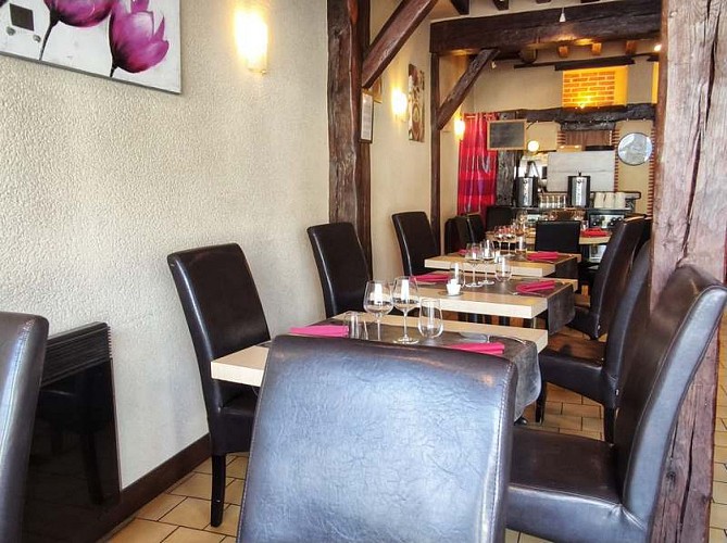 sologne-tourisme-restauration-romorantin- table gourmande-salle