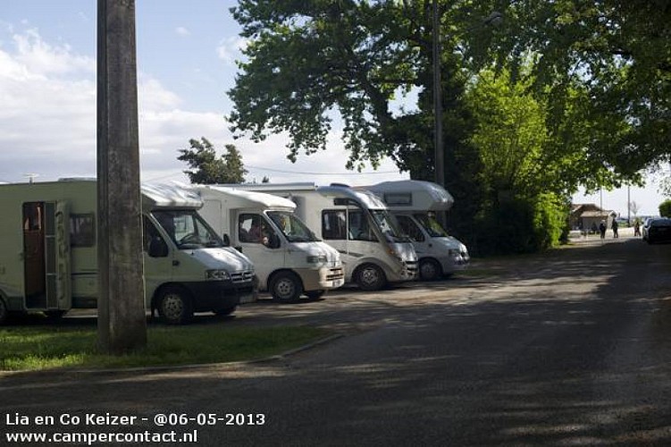 aire de stationnement taussat