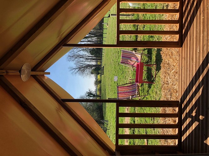Vue du porche cyclo tente bivouac
