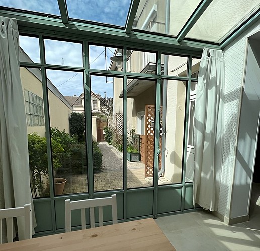 la-belle-de-nacre-cuisine-vue-sur-terrasse