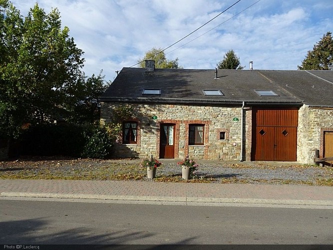 Façade des Gîtes.JPG