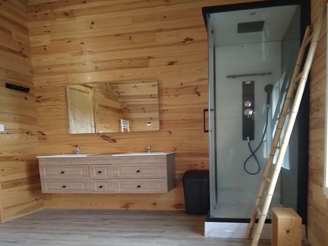 Gîte du verger à Montchauvet - salle d'eau