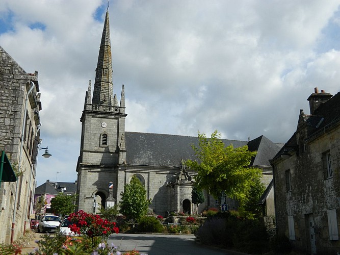 Le bourg de Guern et son église