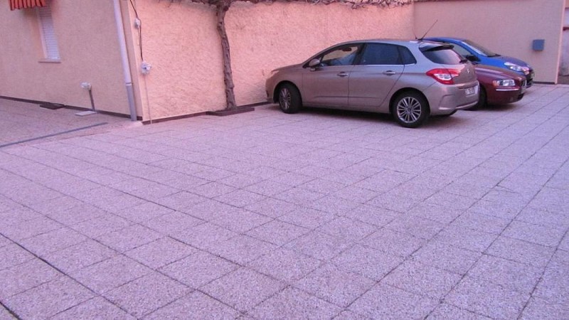 Parking intérieur (ou devant le gîte(