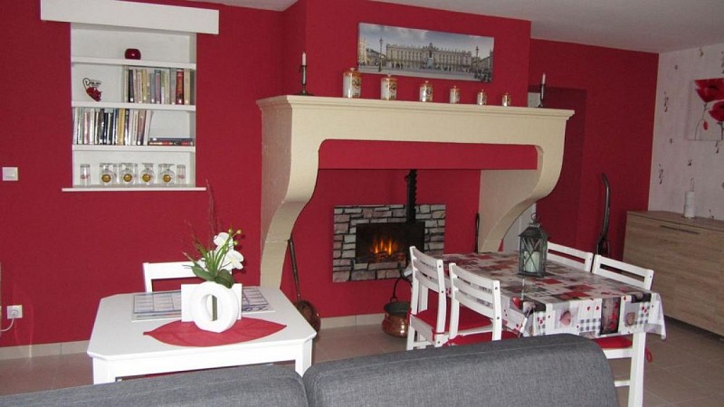 Coin repas, bureau, bibliothèque