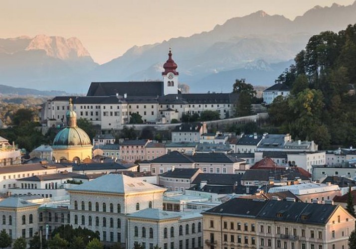 Visite guidée des lieux de tournage du film "La Mélodie du Bonheur" & Repas traditionnel au restaurant s’Herzl - Salzbourg