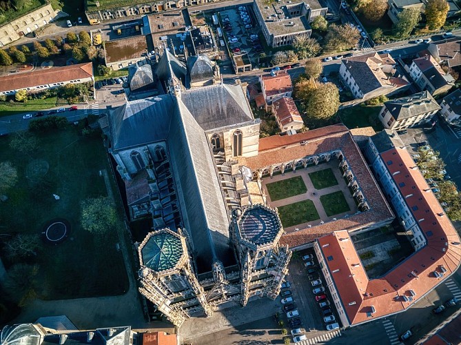 Cathédrale Saint-Étienne et son cloître