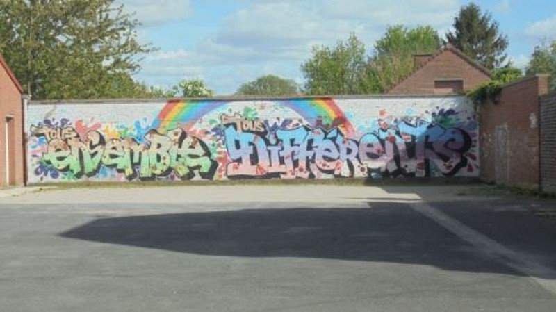 Fresque réalisée par les jeunes des mercredis loisirs au Carrefour de l’amitié.