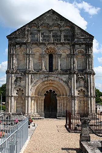 L'église St-Pierre de Petit-Palais