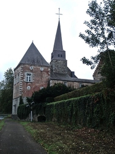 Ensemble monumental de l'église de Godinne et du Château