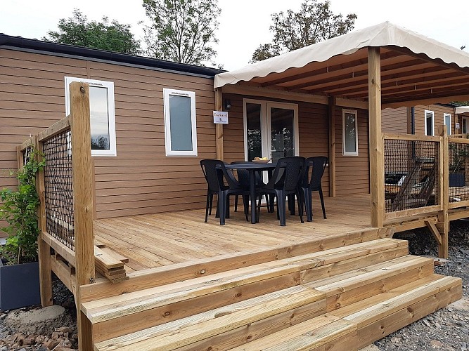 la-chapelle-st-etienne-camping-les-lodges-de-laubretiere-terrasse2