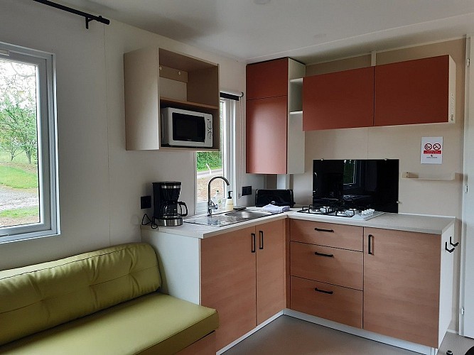 la-chapelle-st-etienne-camping-les-lodges-de-laubretiere-cuisine