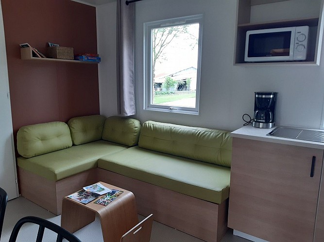 la-chapelle-st-etienne-camping-les-lodges-de-laubretiere-salon