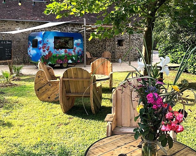 caravane béchadie jardin