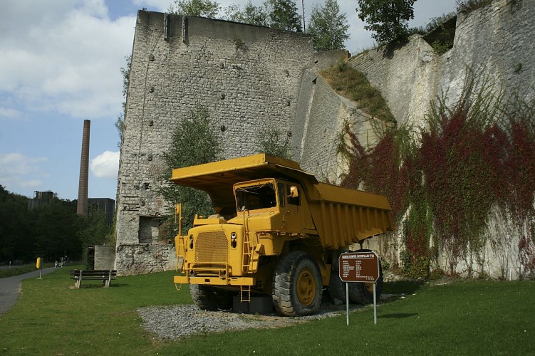 Les Maîtres du Feu - Amay - Engin extérieur © Les Maître du feu