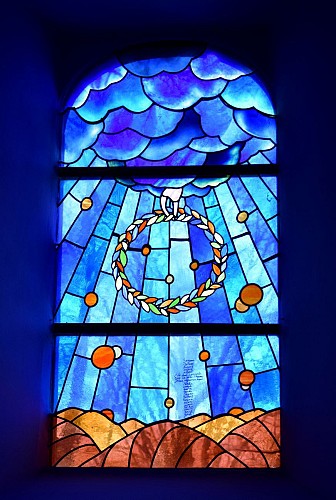 Eglise Saint-Etienne et vitraux de Jean-Michel Folon