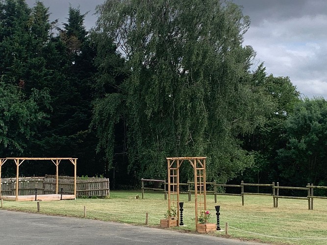 EXTERIEUR CEREMONIE LAIQUE