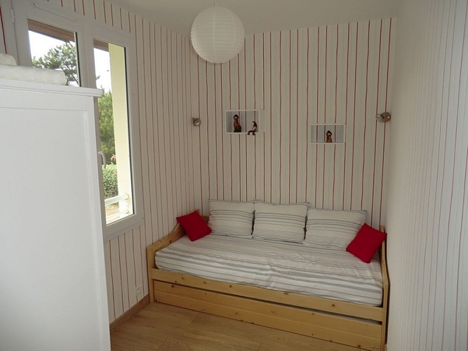 8-jullouville-meuble-villa-caprice-hubert-bassard