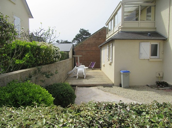 1-jullouville-meuble-villa-caprice-hubert-bassard