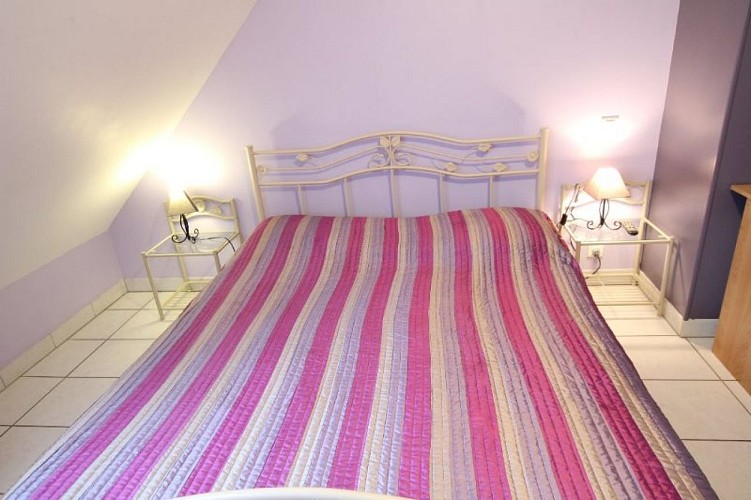 H33527-courtils-CH-le-neufbourg-chambre-parme-2