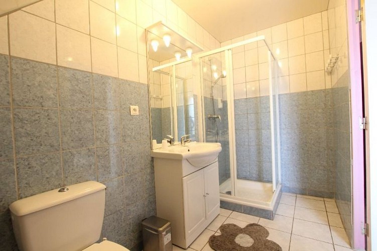 H33527-courtils-CH-le-neufbourg-chambre-taupe-2