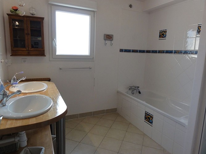 ST JEAN DE LA RIVIERE H8232_02