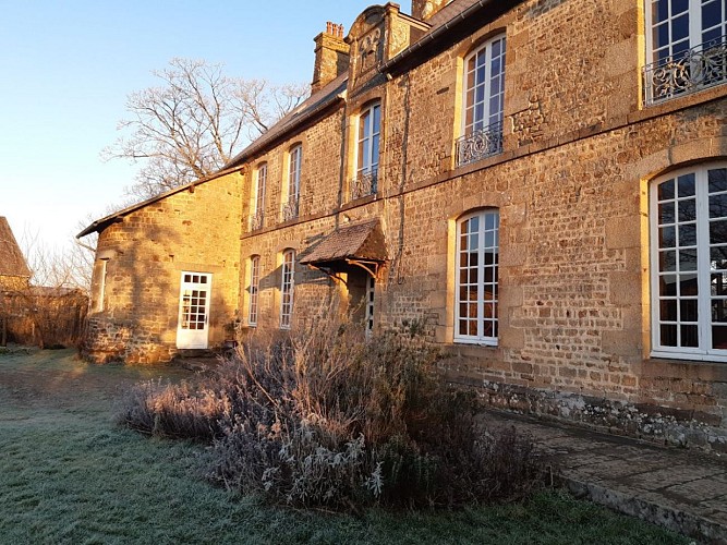 SAINT-CYR-DU-BAILLEUL_Ferme_de_la_Motte1