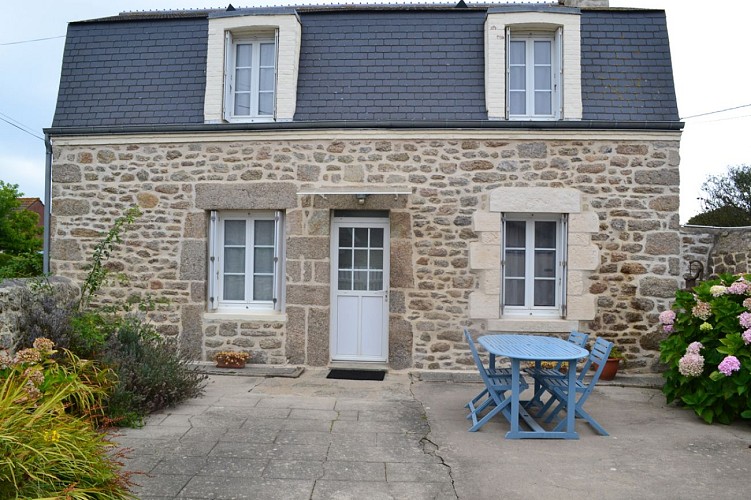 gatteville-le-phare-meuble-entre-terre-et-mer-1