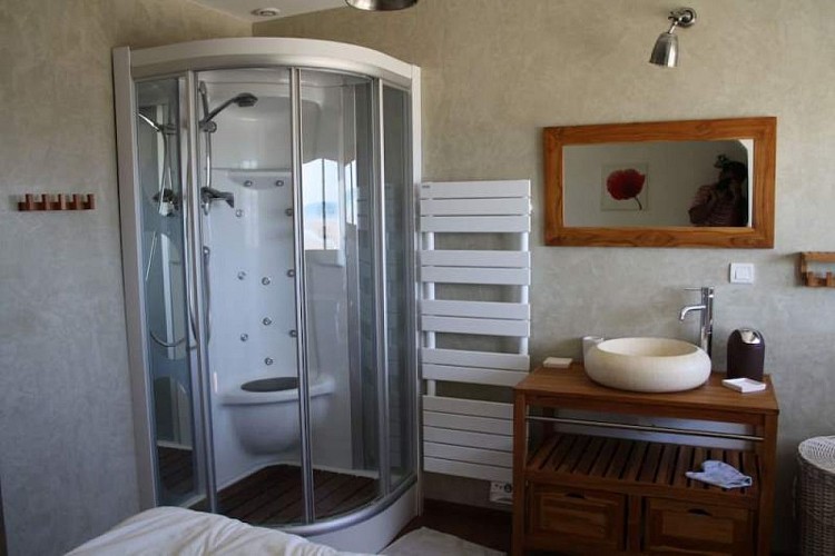 fontenay-sur-mer-meuble-les-pieds-dans-leau-13