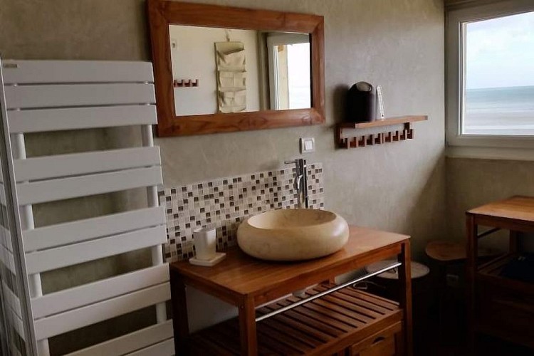 fontenay-sur-mer-meuble-les-pieds-dans-leau-05