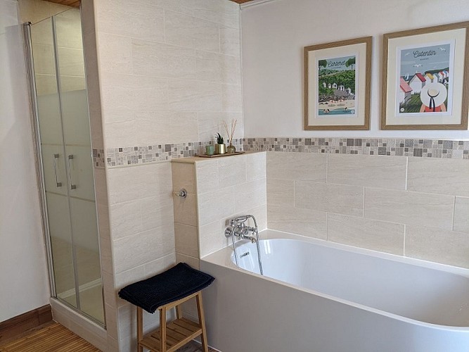 Vesly-meublé-la-fontaine-9