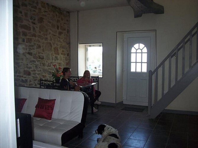 sainte-colombe-meuble-pommeret-4pers-1