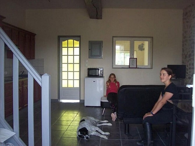 sainte-colombe-meuble-pommeret-4pers-2