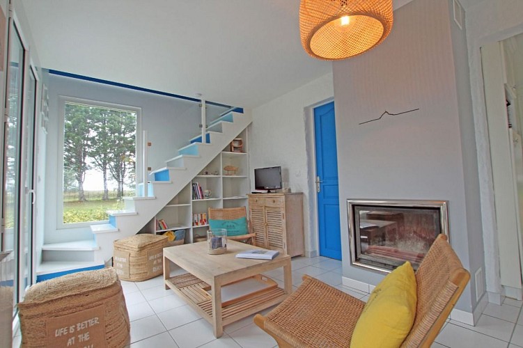 H8138-eau-calme-saint-martin-de-brehal-1