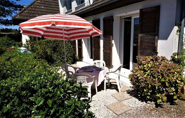 siouville-hague-meuble-amphore-10