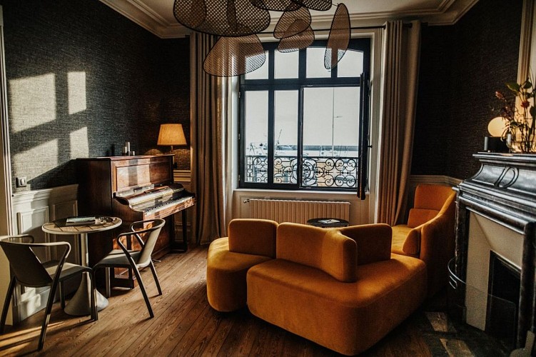 Barfleur - Le grand salon avec vue sur le port - 3