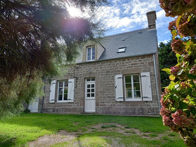 montfarville-meublé-a-l'abris-des-resgards-royer-1