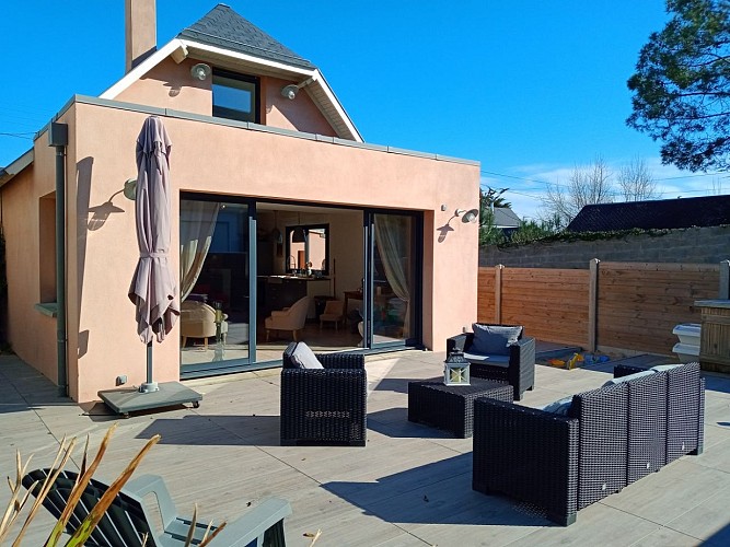 saint-martin-de-brehal-meuble-le-serpolet-0