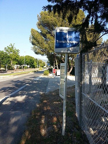 Arrêt de bus ZOU ligne 880 : Transformateur