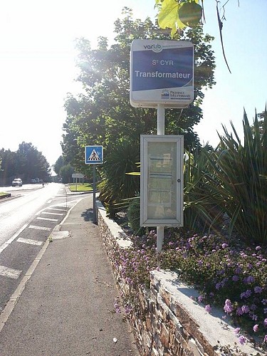 Arrêt de bus ZOU ligne 880 : Transformateur