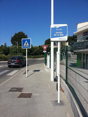 Arrêt de bus ZOU ligne 880 : Jardin de la Mer