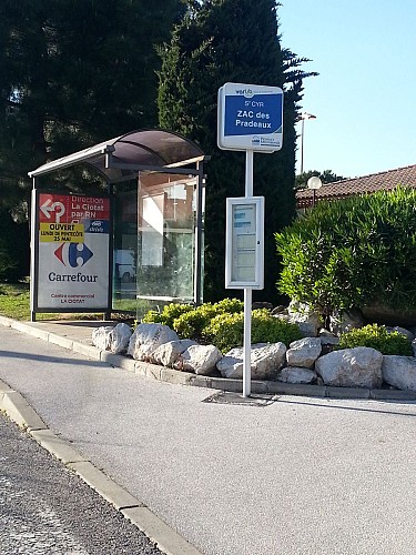 Arrêt de bus ZOU ligne 880 : ZAC des Pradeaux