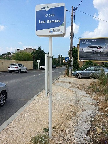 Arrêt de bus ZOU ligne 880 : Les Samats